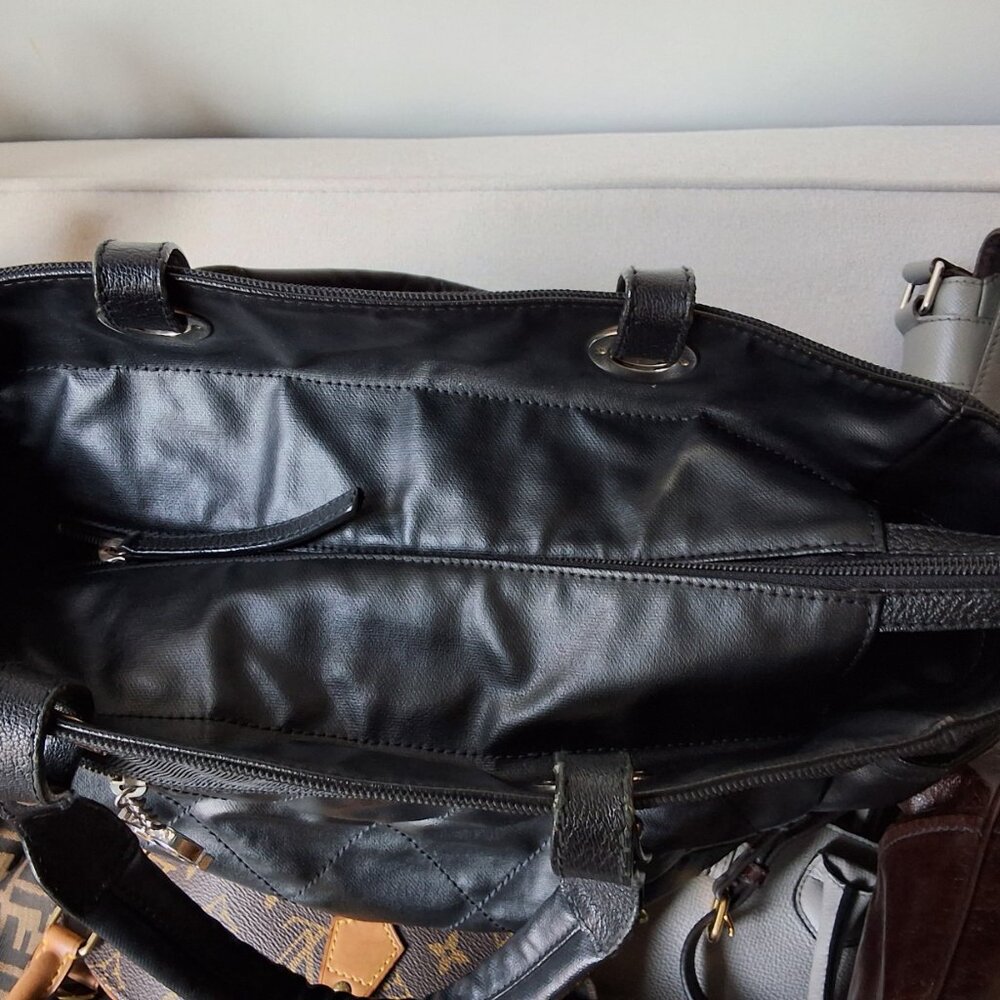 Authentic Chanel black tote bag - Picture 4 of 14